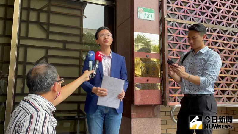 ▲新黨台北市議員侯漢廷希望檢調徹查,超思進口蛋的獲利,是否流入民進黨民代口袋(圖/記者潘千詩攝,2023.09.21)