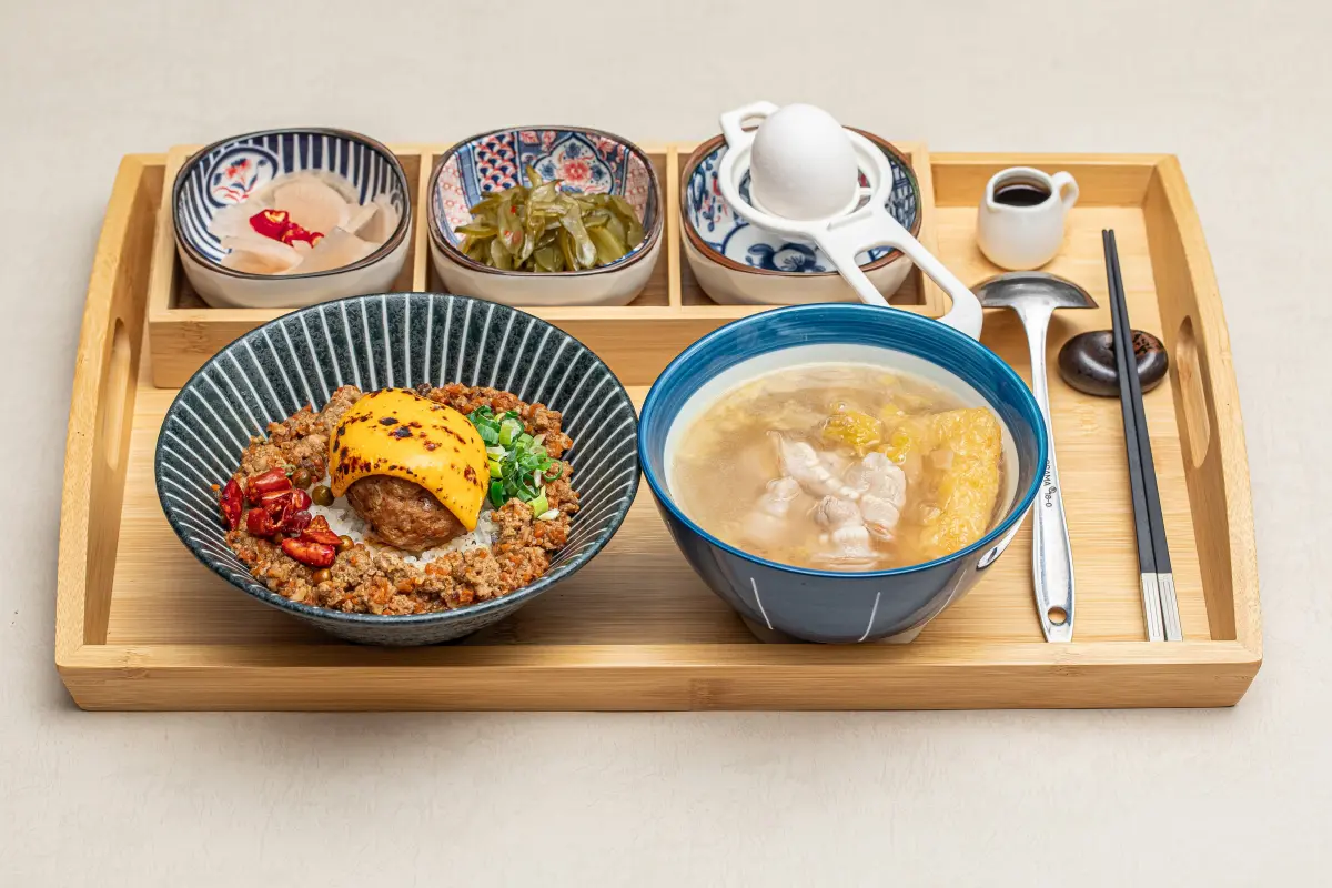 ▲復興空廚旗下餐飲品牌「肉大人」於9月20日，推出搭配與直火板前肉排專賣店「肉旨房」四手聯彈打造的限量商業午餐。（圖／業者提供）