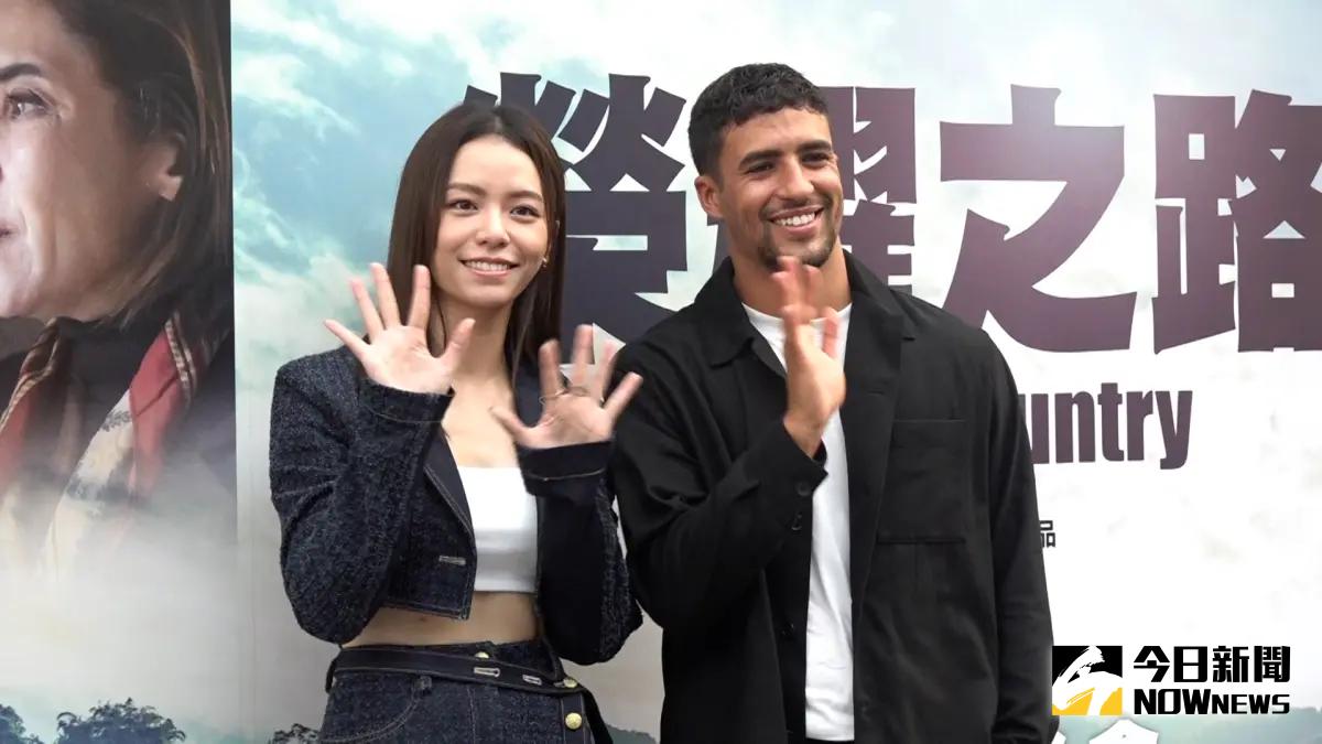 ▲宋芸樺（左）帶《榮耀之路》片中「法國男友」遊台灣，沙伊恩布曼丁直呼：「不想再試臭豆腐」。（圖／記者朱永強攝影）