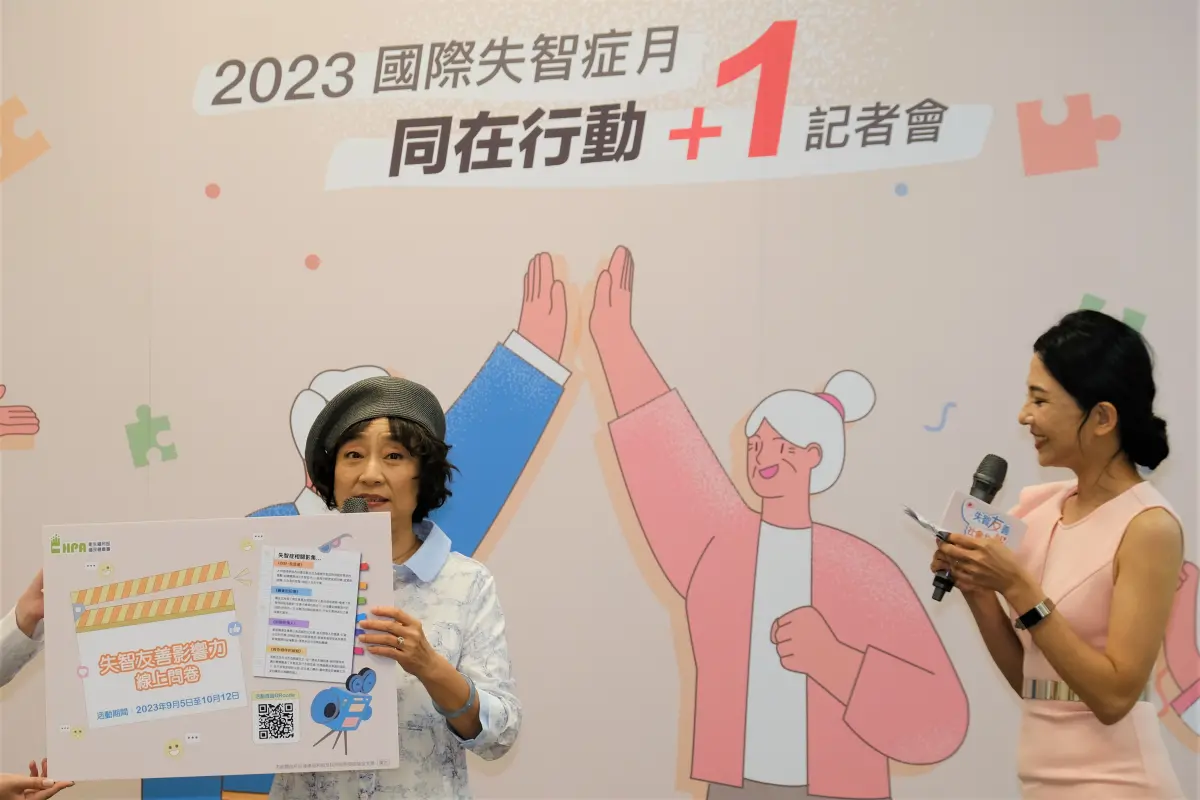 ▲楊麗音（左）被問到賴佩霞辭演舞台劇《蘑菇》，一度動念頂替她上陣。（圖／國民健康署提供）