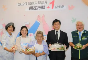 ▲楊麗音（左一）響應2023年國際失智症月的活動。（圖／國民健康署提供）