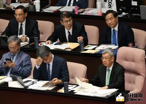 行政院長陳建仁(前右)、農業部代理部長陳駿季(前中)立院備詢。(圖/記者林調遜攝) ▲行政院長陳建仁(前右)、農業部代理部長陳駿季(前中)立院備詢。(圖/記者林調遜攝)