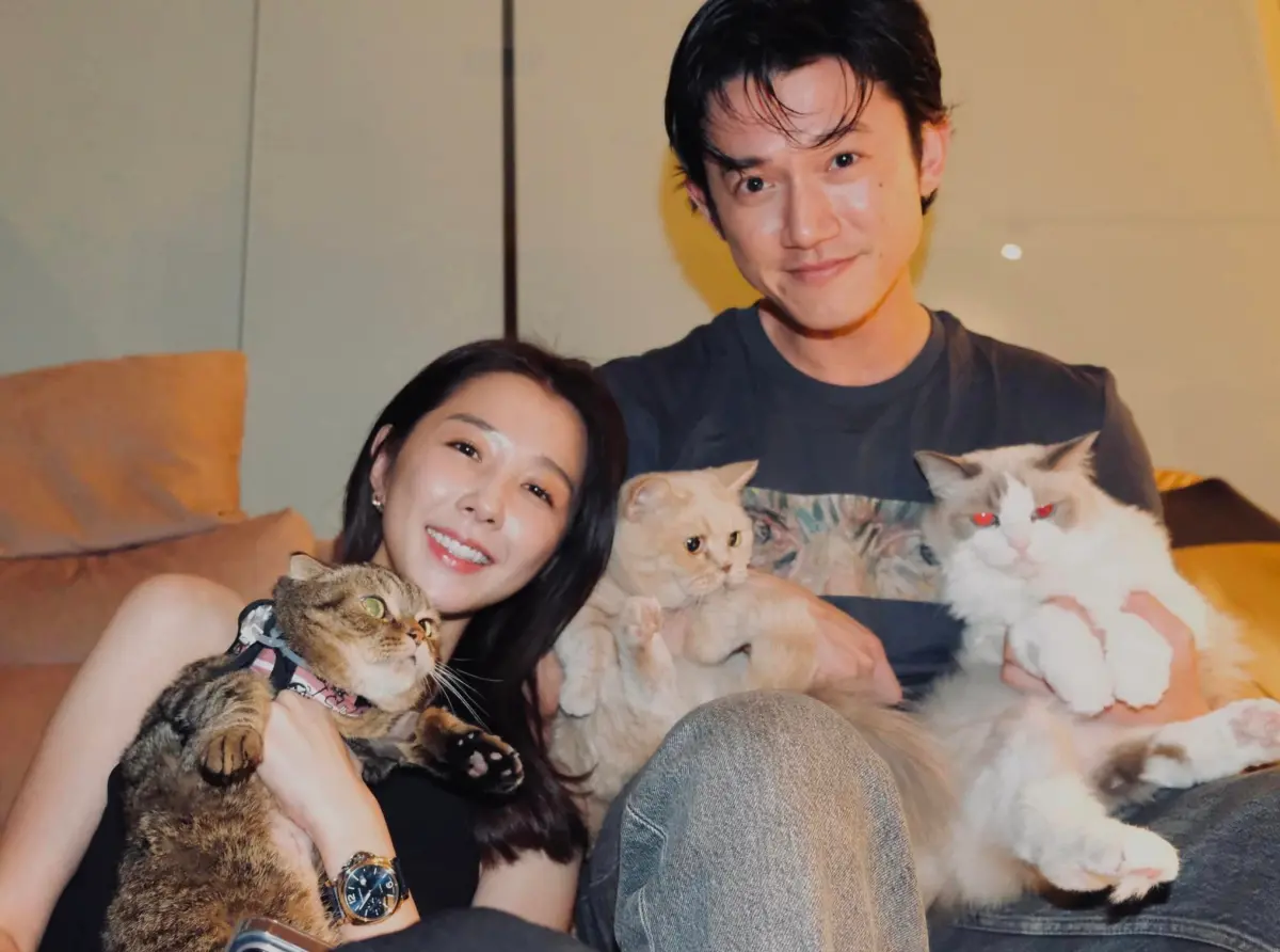 ▲邵雨薇（左）慶祝34歲生日，和男友吳慷仁大方曬出合影，笑稱幸福感很強烈。（圖／翻攝自邵雨薇FB）