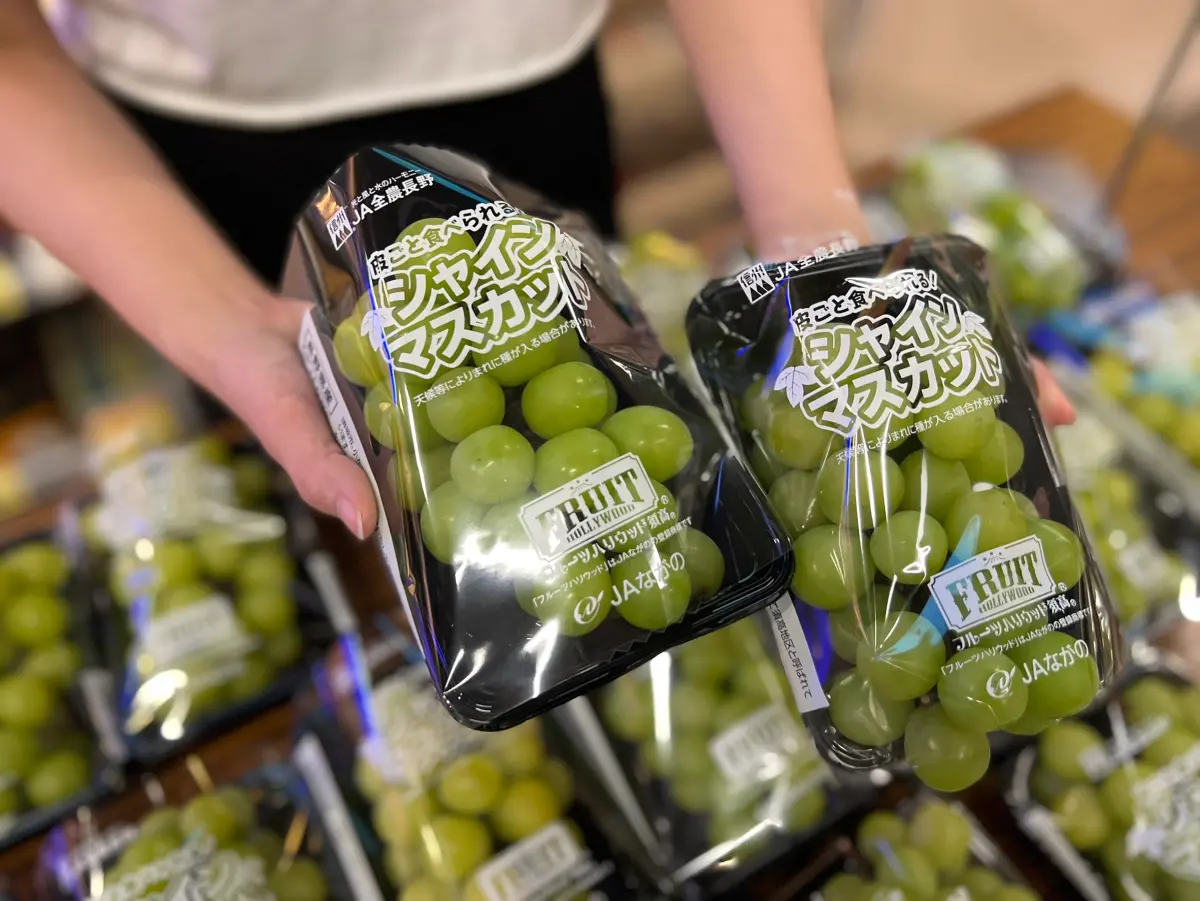 ▲全聯開賣低價日本麝香葡萄，比拚各大通路售價，最便宜的是愛買量販的日本麝香葡萄每公克只要1元台幣，第二名低價的是全聯的每公克1.11元。（圖／全聯提供）