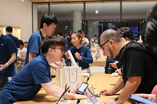 ▲iPhone 18 Pro傳聞會在9月9日發表，如果延續之前的習慣，預計發表會當周的星期五就預購，下一週就上市販售。（圖／鄭孟晃攝）