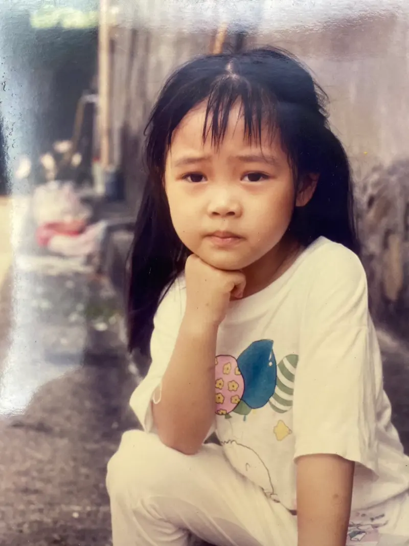 ▲吳怡萱說,小時候拍照不喜歡笑,照片都是「憂國憂民」系列。(圖/吳怡萱提供)