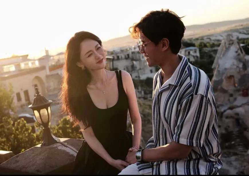 ▲陳喬恩（左）和老公Alan去土耳其慶祝相愛4週年，恩愛美照羨煞眾人。（圖／翻攝陳喬恩IG）