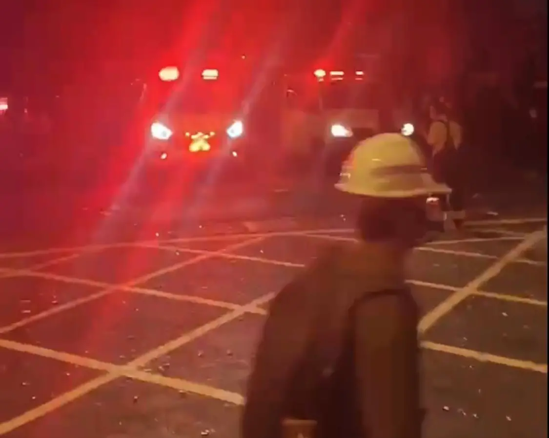 ▲屏東加工出口區科技公司爆炸起火。（圖／翻攝畫面）