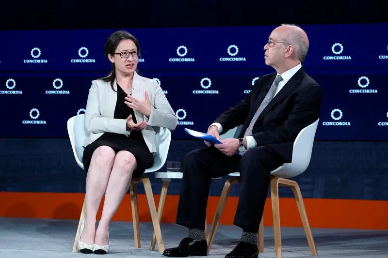 ▲圖說：我國駐美國代表蕭美琴大使與美國國務院前亞太助卿、「亞洲協會政策研究中心」（Asia_Society_Policy_Institute,_ASPI）副會長羅素（Daniel_Russel）在Concordia年度峰會周邊活動進行對談。 （圖／外交部提供）