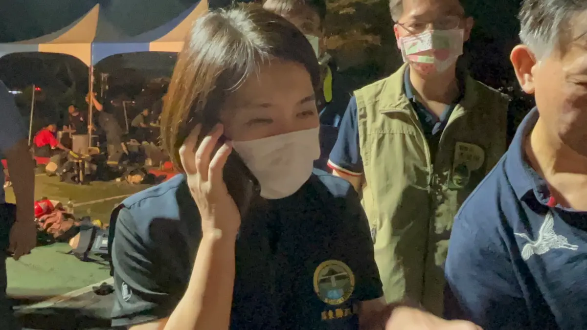 ▲經濟部屏東產業園區今（22）日晚間發生工廠火警，屏東縣長周春米陸續接到行政院長陳建仁與高雄市長陳其邁的關切電話。（圖／屏東縣政府提供）