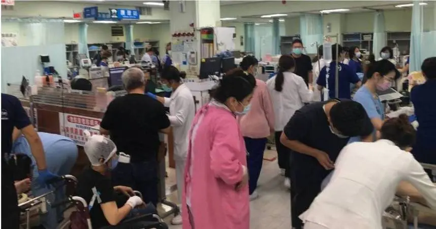 ▲屏東基督教醫院急診室塞滿受燒燙傷民眾。（圖／屏東基督教醫院）