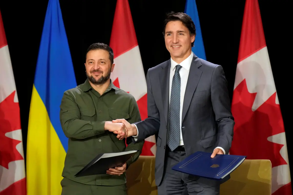 ▲烏克蘭總統澤倫斯基（Volodymyr Zelenskyy）前往加拿大，與總理杜魯道（Justin Trudeau）會晤，杜魯道矢言增加援助。（圖／美聯社／達志影像）