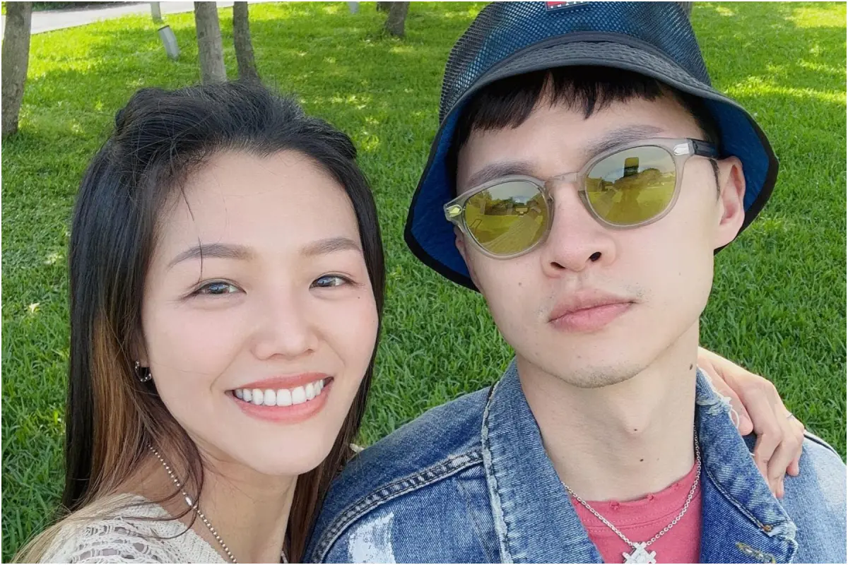 ▲若綺（左）的弟弟也是楊昇達的小舅子，任職屏東明揚工廠，他透露因班表關係差1秒就到公司，所幸逃過一劫，若綺接到報平安電話秒淚崩。（圖 / 若綺臉書）