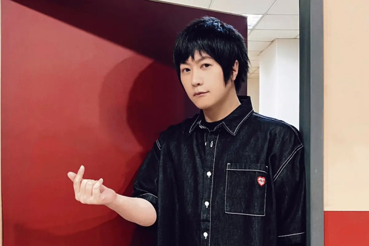 ▲五月天阿信在女團「怪物星人」的MV中秀舞技。（圖／五月天阿信臉書）