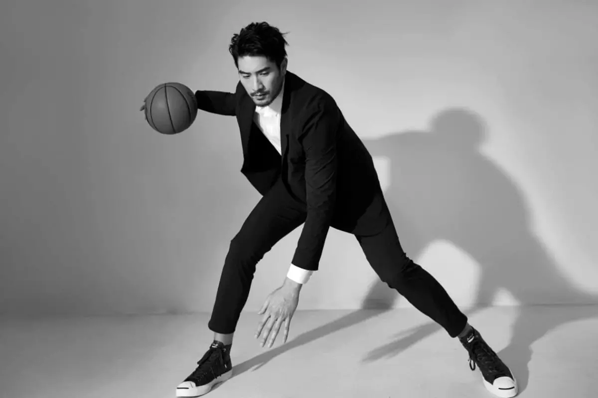 ▲高以翔39歲冥誕，墓園出現滿滿花海，好友陳建州、毛加恩等人都現身悼念。（圖／高宇橋臉書）