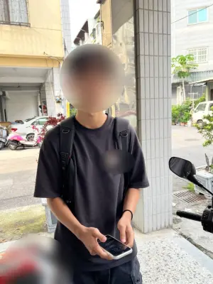 ▲21歲陳姓男子落網時，偷拍時穿的白上衣已換成黑色。（圖／台中市警局提供，2023.09.23）