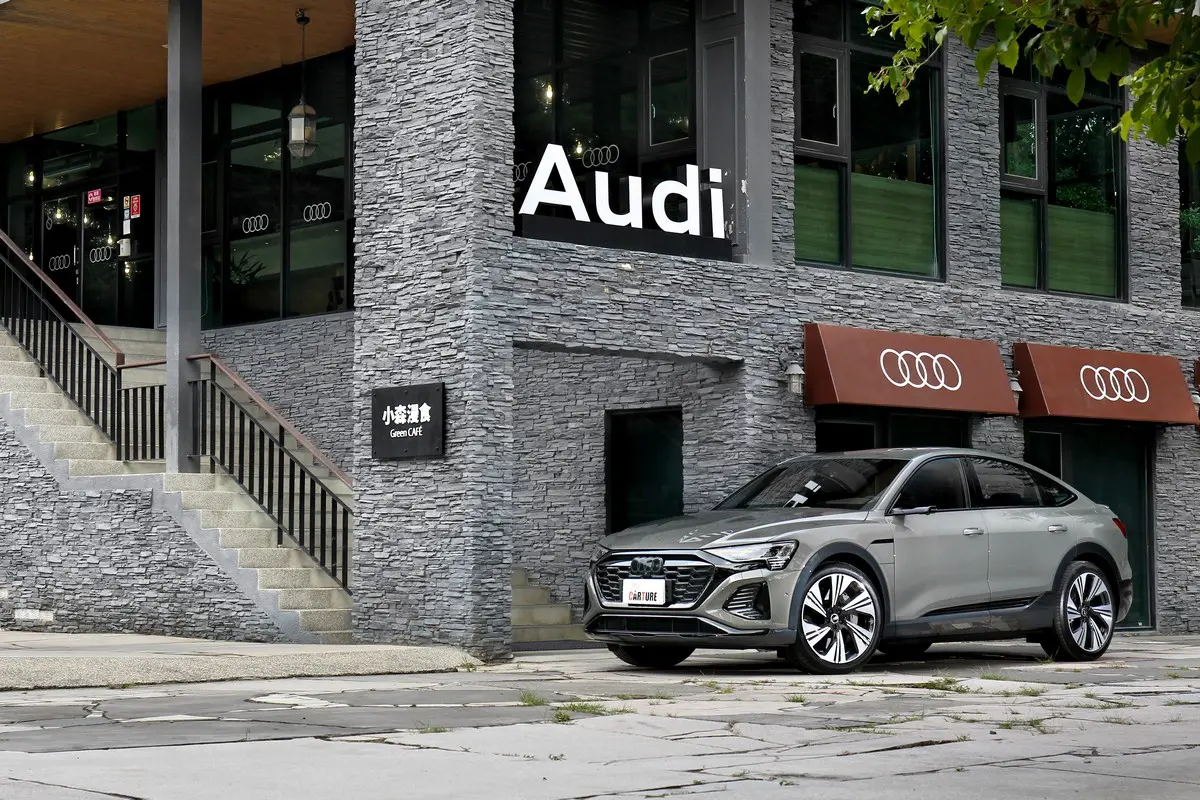 ▲ 【試駕】微整 電池加大 標配氣壓懸吊，Audi Q8 Sportback e-tron 55 quattro展現豪華純電休旅從容態度 