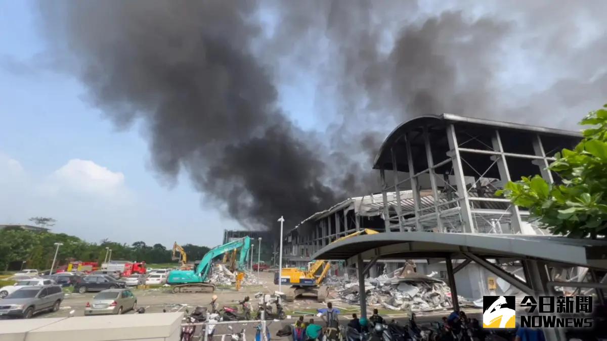 ▲屏東明揚國際科技公司工廠大火， 台新人壽已確認1名殉職消防員為保戶，第一時間已經派員聯繫保戶家屬表達慰問致意，將提供新台幣10萬元慰問金，並主動協助盡速完成理賠作業。（圖／記者陳建彰攝，2023.09.23）