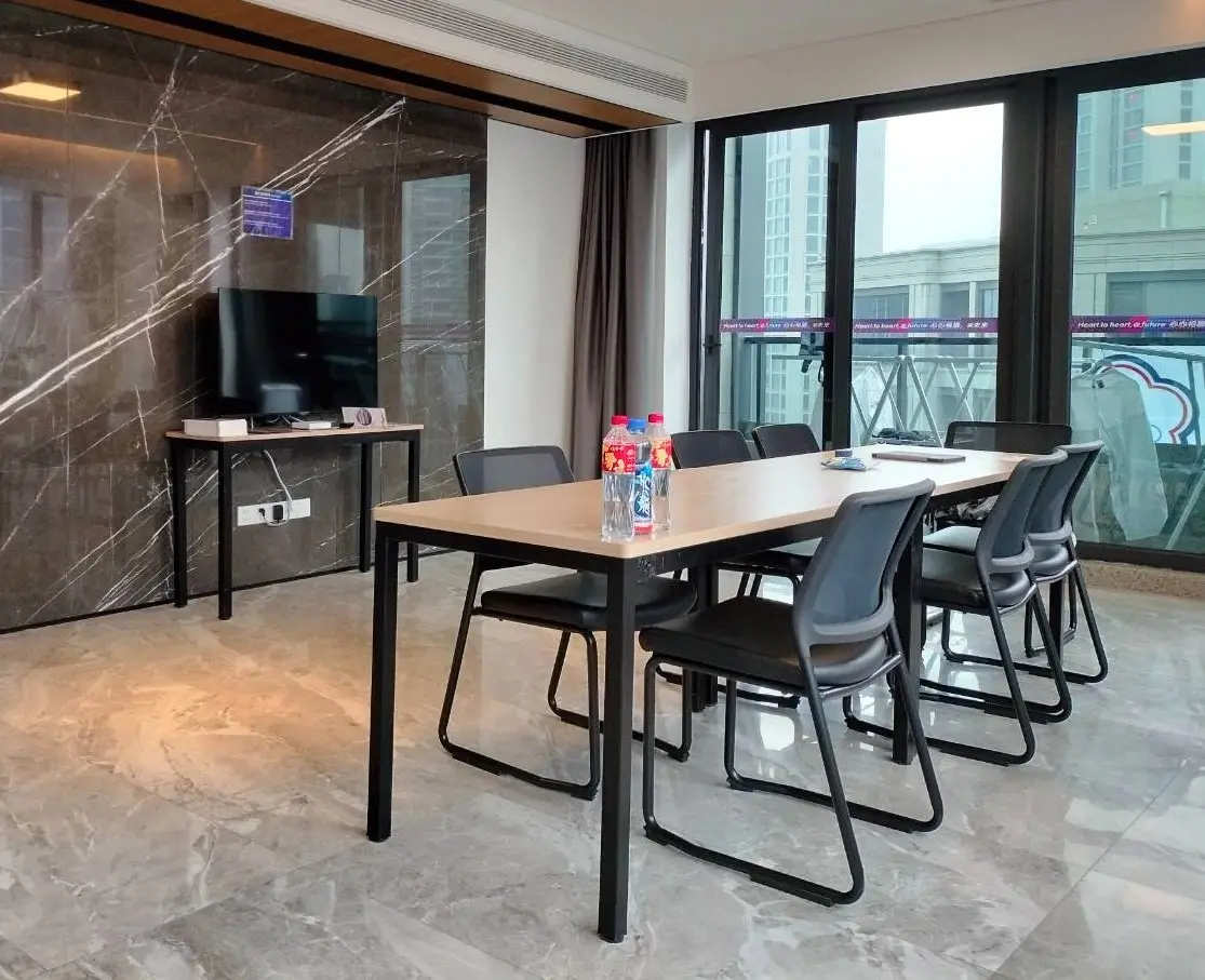 ▲選手村空間很大，即使七人住一間，也不會感到壅擠。圖為選手住宿的客廳。圖／選手提供