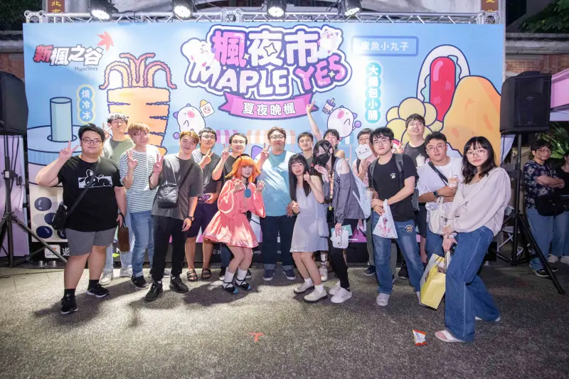 ▲Nexon《楓之谷》總監姜原基帶領韓國開發團隊親臨夜市。(圖/遊戲橘子)