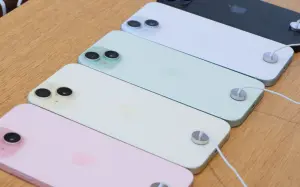 iPhone 15多種顏色。(圖/ 記者鄭孟晃攝) ▲iPhone 15多種顏色。(圖/ 記者鄭孟晃攝)