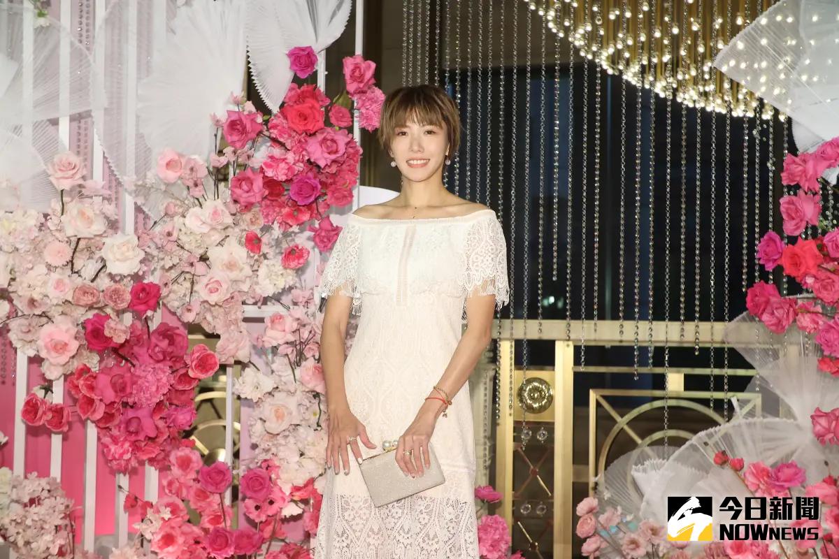 ▲大牙出席徐新洋婚禮，低調不願多談陳建州官司，透露最近買房搬新家。（圖／記者陳明中攝影）