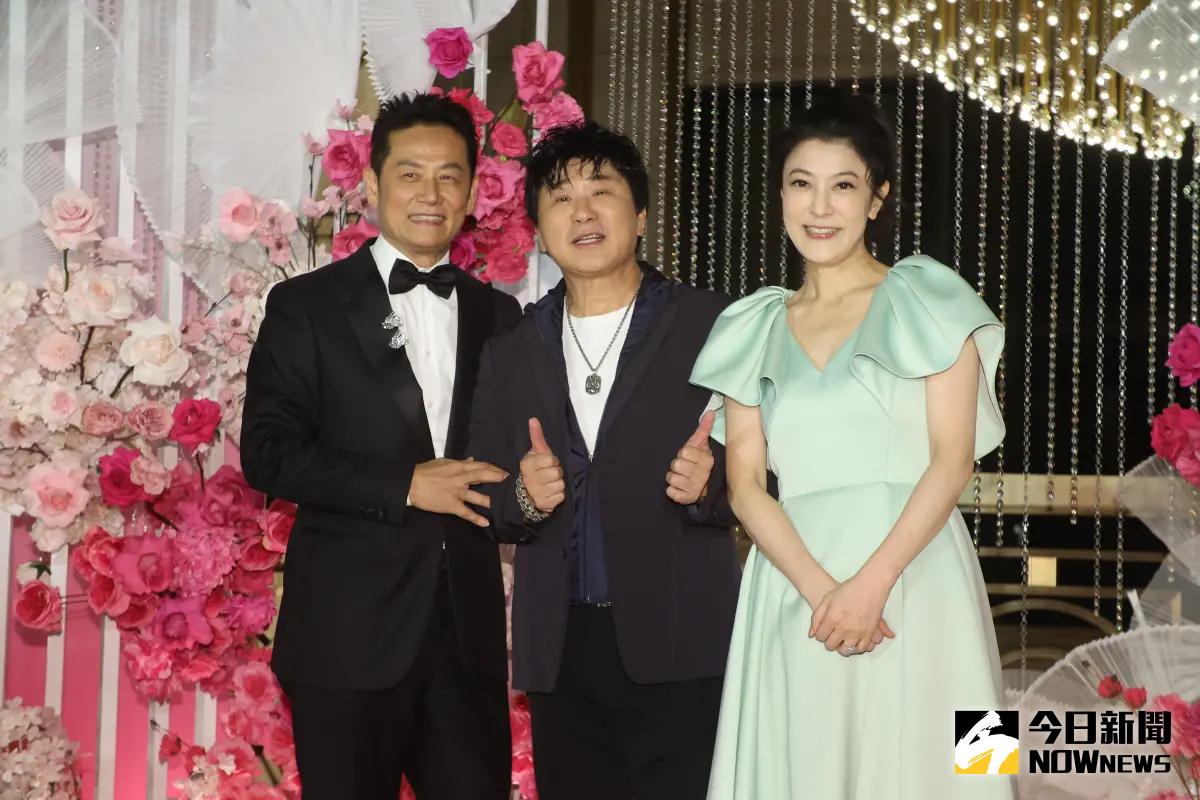 ▲徐乃麟（左）兒子徐新洋今日舉辦婚禮，好友胡瓜（中）帶著妻子丁柔安（右）帥氣登場，還透露目前已經減了12Kg，紅包超級厚88000元跑不掉。（圖／記者陳明中攝影）