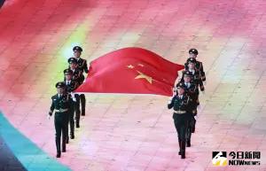 ▲杭州亞運開幕式，中國國旗升起。（圖／特派記者葉政勳攝）
