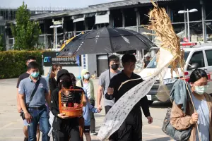 屏東明揚大火9死!殉職消防員家屬招魂 場面哀戚