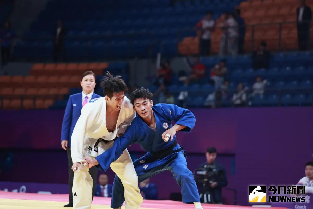 ▲26歲的台灣「柔道男神」楊勇緯，今（24）在杭州亞運男子柔道60公斤級賽事中，擊敗南韓選手李夏林，為中華隊摘下亞運第100金。（圖／記者葉政勳攝）