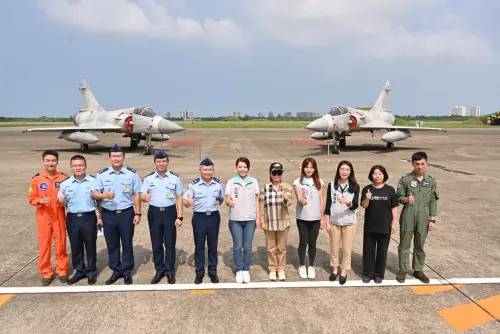 ▲新竹市政府與空軍第二聯隊合辦竹市女孩日活動。(圖/新竹市府提供) ▲新竹市政府與空軍第二聯隊合辦竹市女孩日活動。(圖/新竹市府提供)