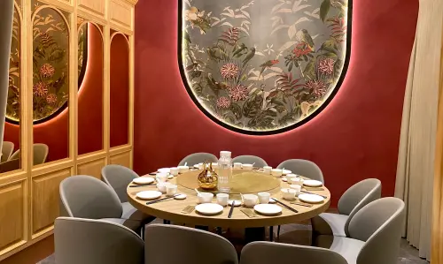 新店裕隆城開箱樂天皇朝「宮廷宴」 全台最厚「巨無霸豬排」必吃 ▲新店裕隆城開幕試營運開箱特色美食,八色小籠包「樂天皇朝」打造新潮宮廷餐廳啖新品酸菜魚,開幕送「脆皮包種鮮蝦小籠包」;必吃「靜岡勝政」全台最厚「巨無霸豬排丼」,開幕套餐半價優惠。(圖/記者蕭涵云攝)
