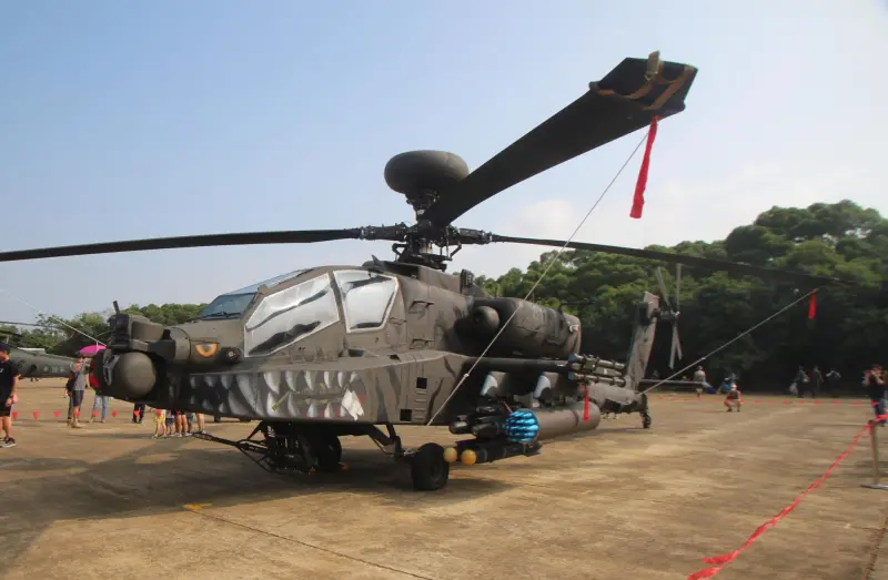 名家論壇》楊威利／陸軍湖口基地開放與彩繪直升機