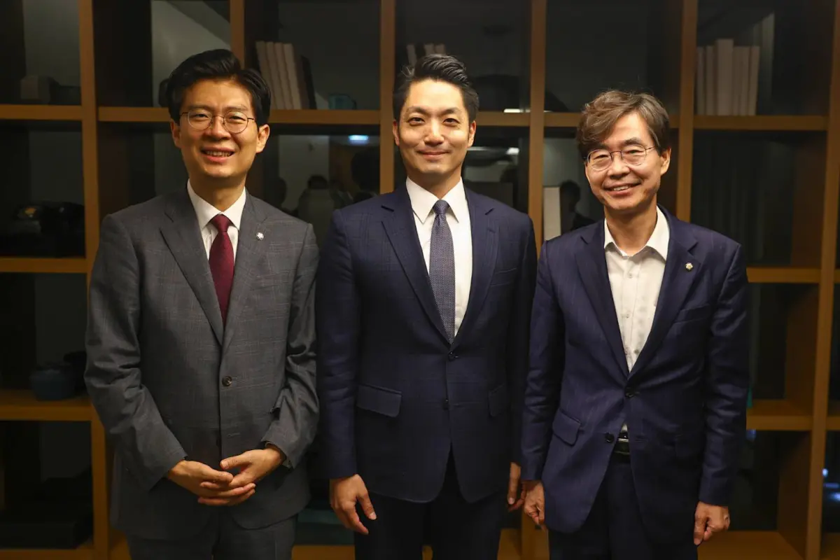 ▲台北市長蔣萬安與南韓趙慶泰、趙庭訓兩位國會議員早餐會。（圖／台北市府提供）