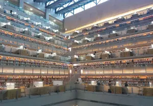 全台最美大學圖書館！眾公認：政大達賢圖書館　以為是高級飯店
