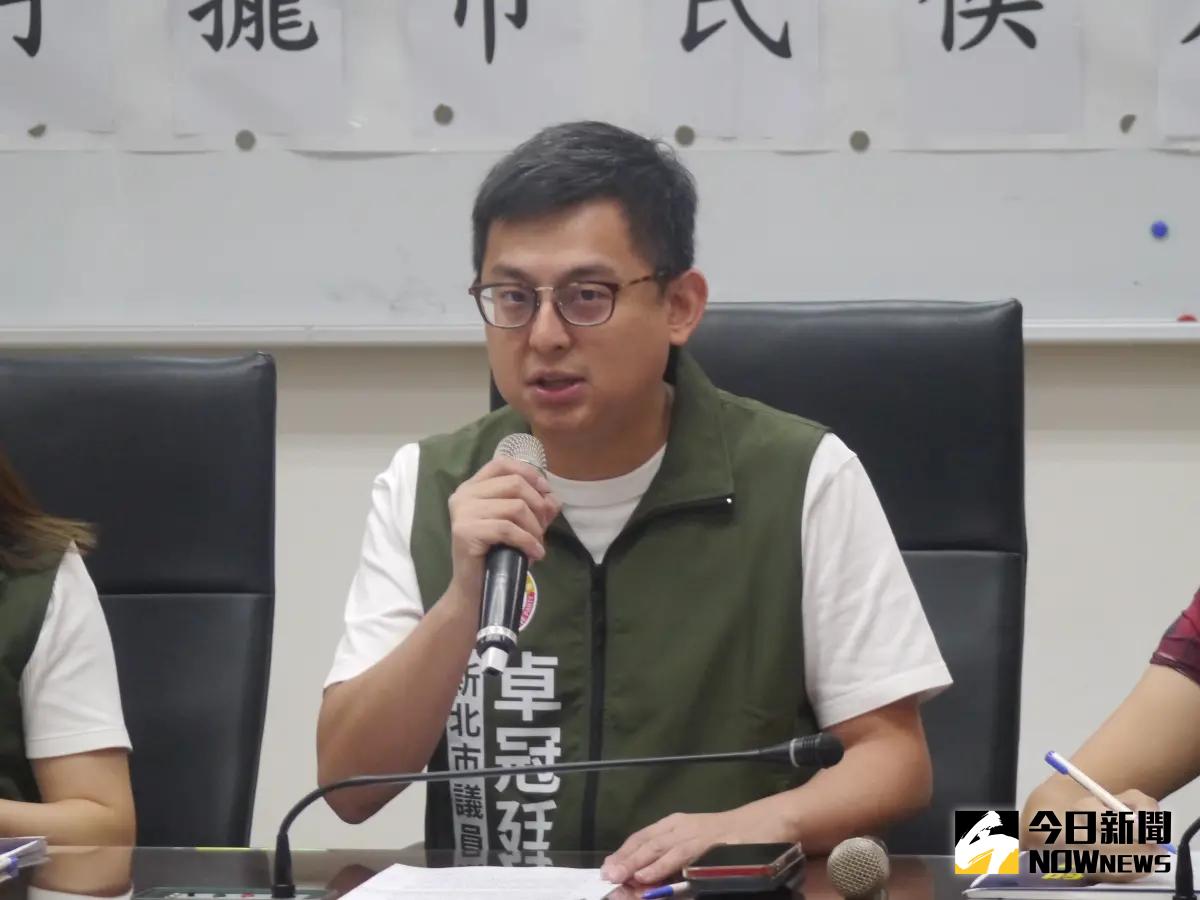 ▲卓冠廷批評，侯友宜顯然是國民黨「黑白郎君」。（圖 ／記者吳嘉億攝，2023.09.25）