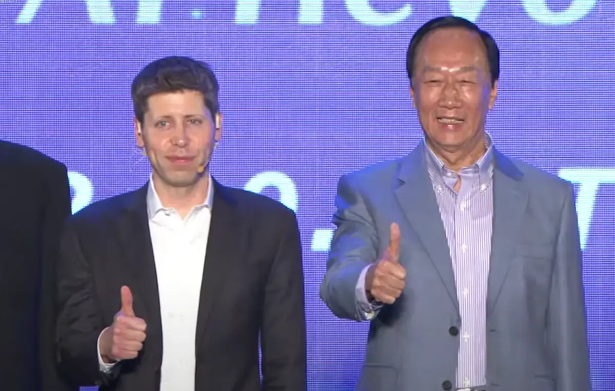 ▲在永齡基金會創辦人郭台銘力邀下，OpenAI執行長山姆．奧特曼（Sam Altman）炫風來台參與論壇，稍早他與郭一同登場，兩人互動不多。（圖／記者鄭妤安攝影）