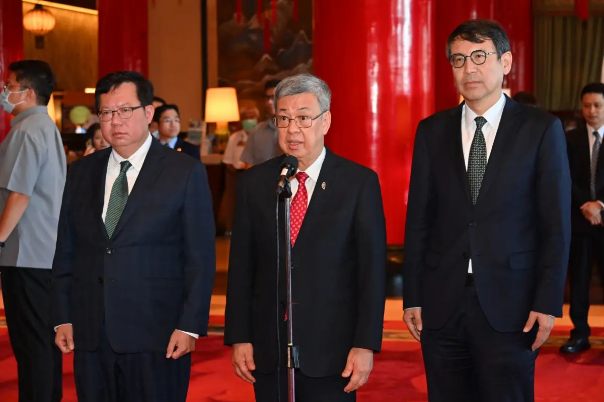 ▲社會各界呼籲政府能夠讓警消籌組工會，陳建仁表示，行政院會與考試院來協商，提供最好的政策方案。（圖／行政院提供）