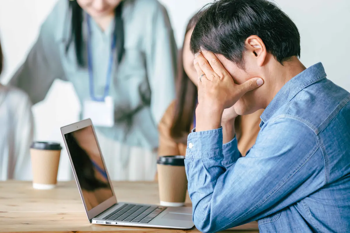 ▲有近70%上班族自評經濟壓力大，僅有30%上班族感到生活有餘裕。（圖／品牌提供）