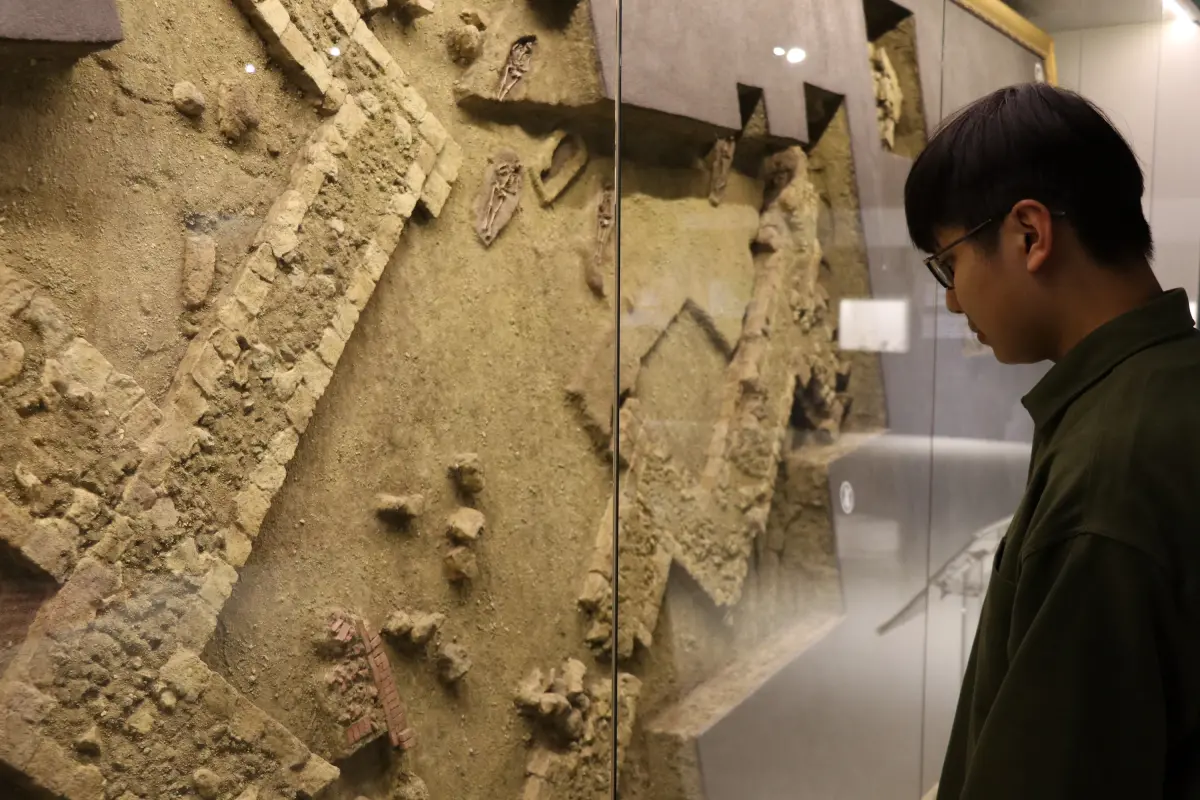 ▲展覽以曾親身參與礦事時代的蔣瑞坑、倪蔣懷、洪瑞麟等藝術家的畫作出發，透過藝術家之眼，遙想採礦時期的山城景觀，以及礦工與生存博鬥的場景。(圖／新北市文化局提供)