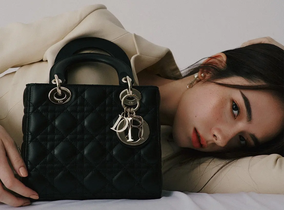 ▲林奕嵐近期和師姐林依晨合作新戲，今年憑劇集《她和她的她》入圍金鐘迷你劇新人，期許自己演技更進步、態度不鬆懈。（圖／周子娛樂提供）