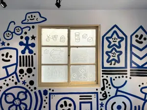 淡水古蹟博物館淡水海關碼頭展出中的「18古怪事」特展,網羅轄下在古蹟間流傳的18則怪奇故事,加入時下流行語彙、迷因與哏圖元素,打造一間奇幻又有趣的怪奇商店。 ▲淡水古蹟博物館淡水海關碼頭展出中的「18古怪事」特展,網羅轄下在古蹟間流傳的18則怪奇故事,加入時下流行語彙、迷因與哏圖元素,打造一間奇幻又有趣的怪奇商店。(圖/新北市文化局提供)