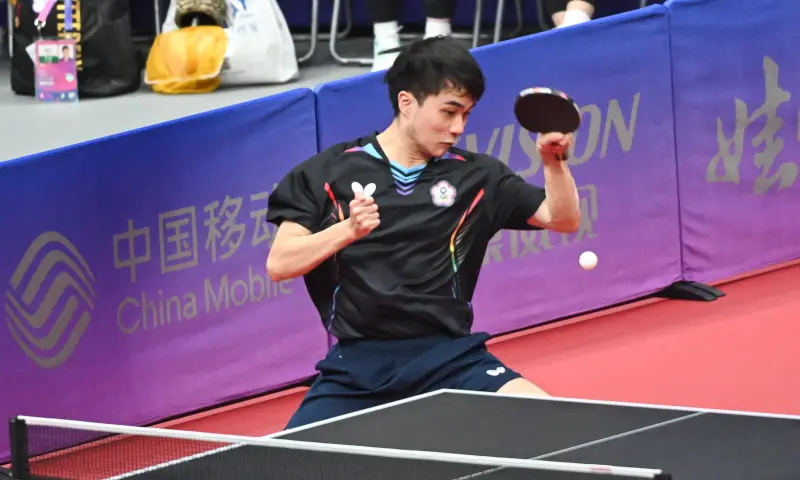 ▲林昀儒在桌球男團賽中華隊對決中國的比賽第二點，不敵中國名將王楚欽。（圖／中華奧會提供）