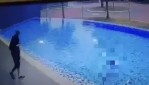 4歲女童泳池溺水亡！哥哥在旁冷血觀看　影片流出引大馬網友暴怒
