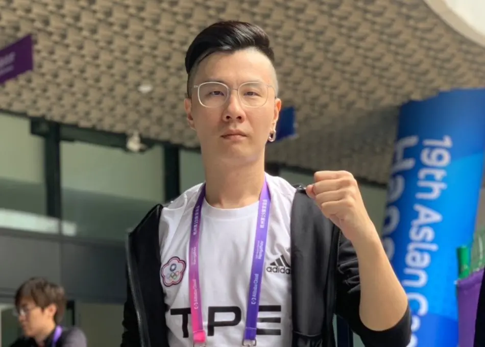 ▲中華隊選手「石油王」林立偉對決韓國選手金管禹，雙方進行激戰後，最終金管禹以2:1擊敗林立偉，明（28）日銅牌戰上演中華隊內戰。（圖／中華民國電子競技運動協會臉書）