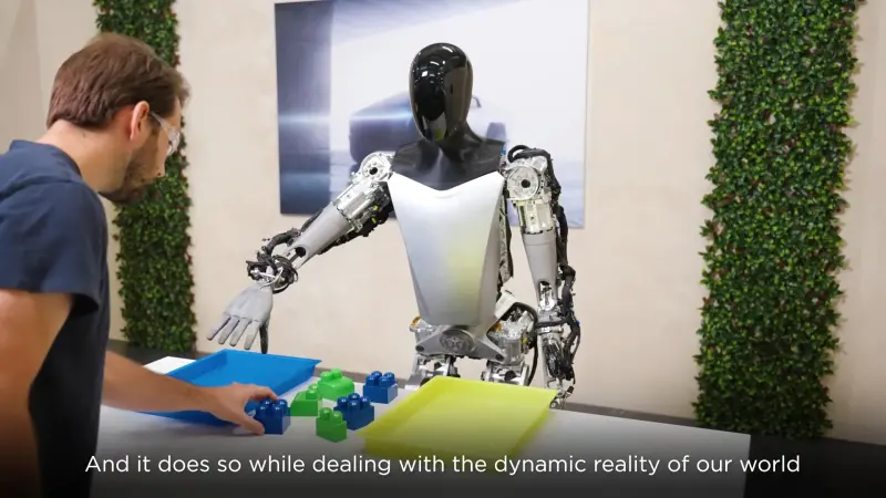 ▲特斯拉機器人「Optimus」在最新介紹影片中，不僅能夠將積木正確分類，還可以做瑜伽，和兩年前相比有長足的進步。（圖／翻攝自Tesla Optimus的最新影片）