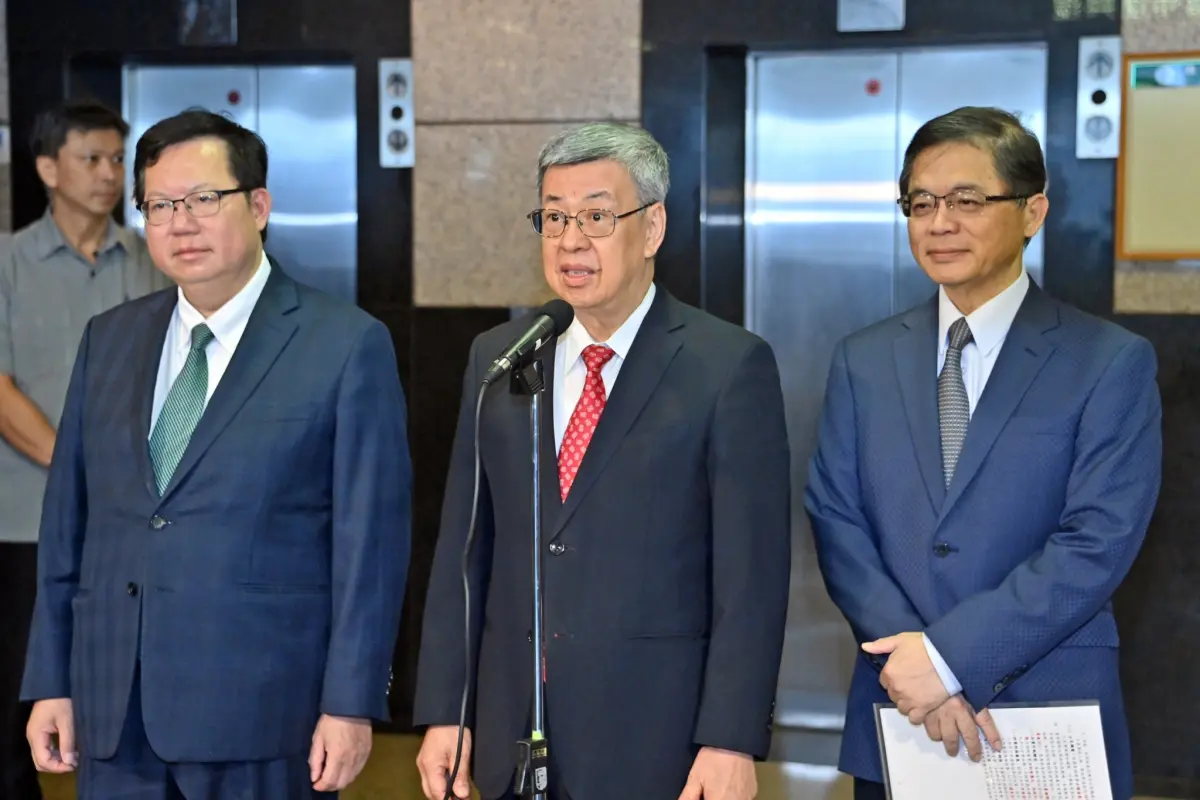 ▲發文「臭綠蛋」網友強調事件絕無造假，陳建仁表示已請刑事局儘速查明，至今各大通路查核超過了3千件蛋品都符合規定，請民眾放心。（圖／行政院提供）