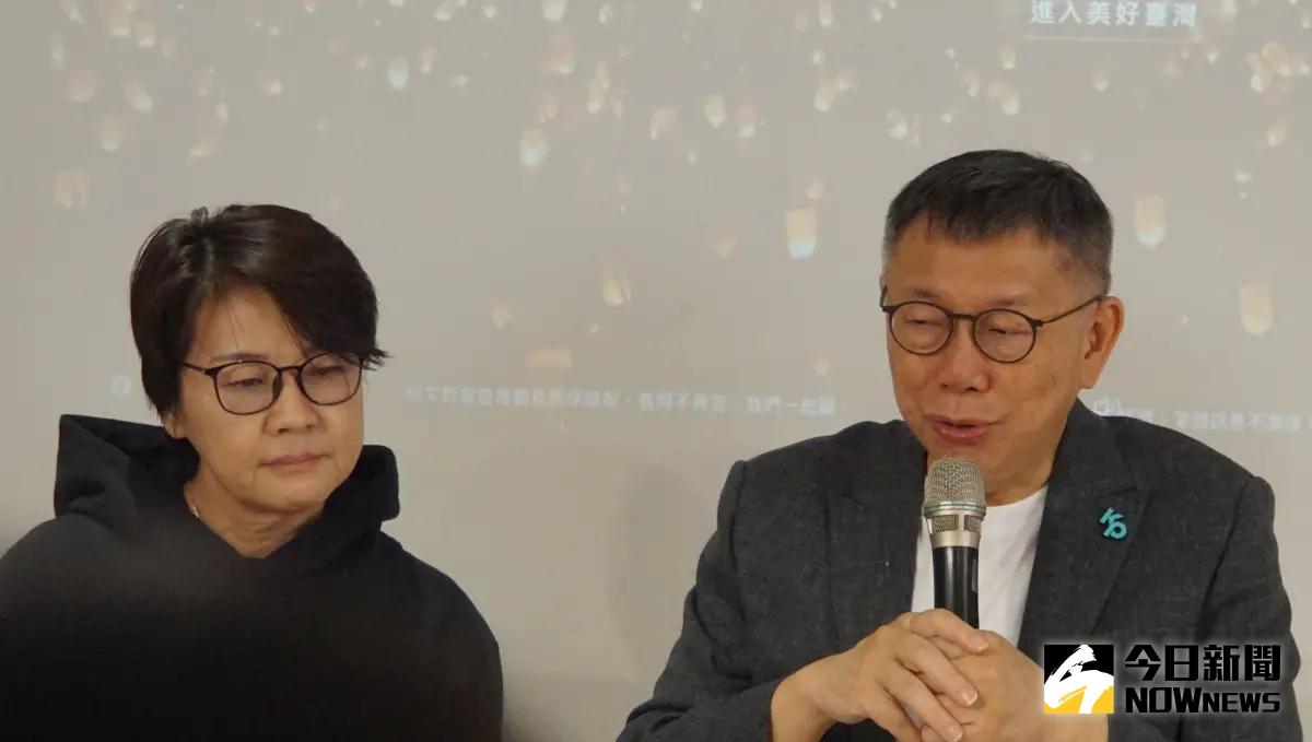 ▲民眾黨總統候選人柯文哲競選辦公室推出「第三波競選小物」，柯文哲競選總幹事黃珊珊（左）也一同出席。（圖／記者呂炯昌攝，2023.09.27）