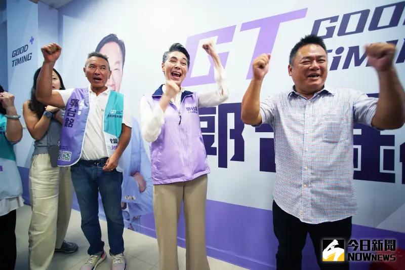 現身中壢連署站開幕　賴佩霞：連署是改變台灣政黨對立的希望工程