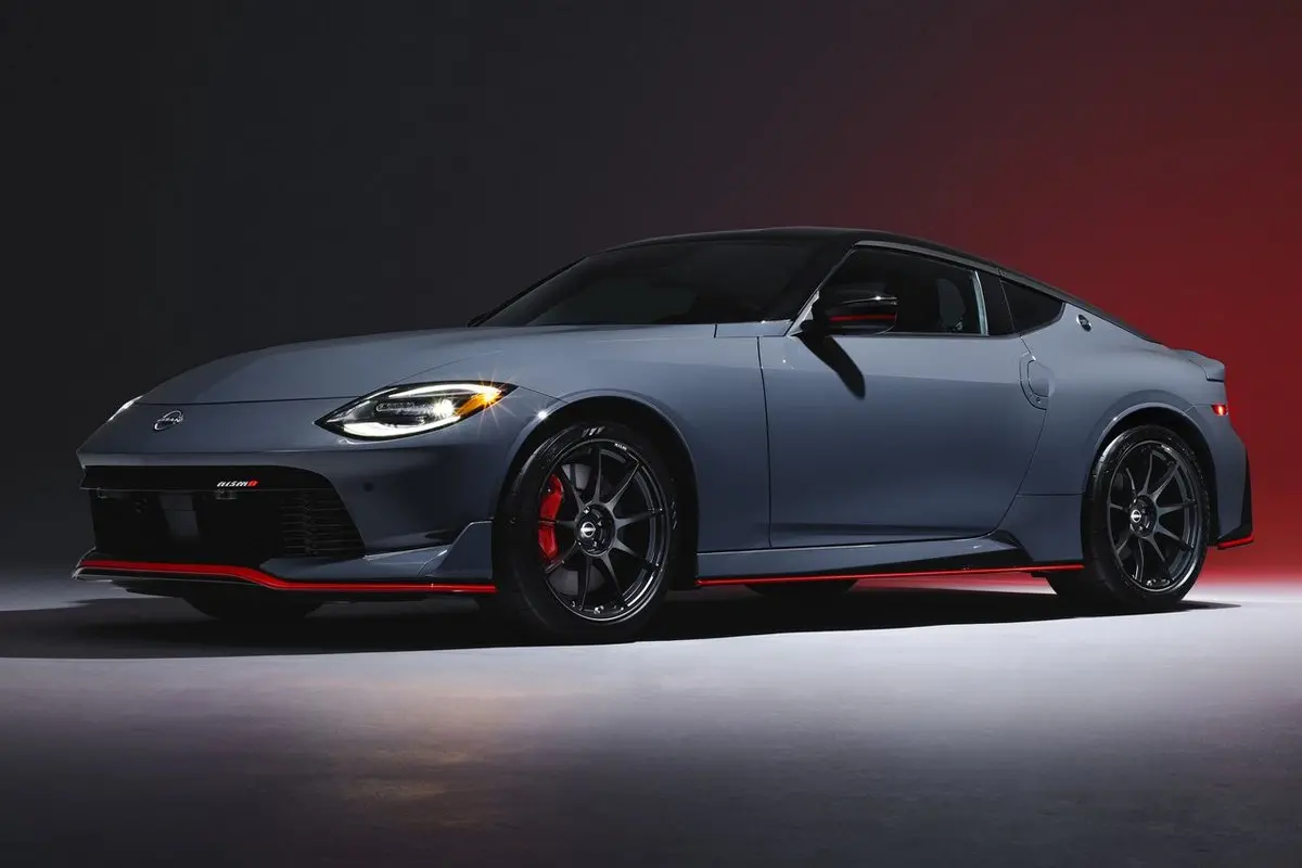 ▲ 考驗信仰，24年式Nissan Z Nismo比一般Z貴2.3萬美元，甚至還比BMW M2貴 